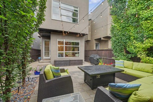 2027 42 Avenue Sw, Calgary, AB - Outdoor