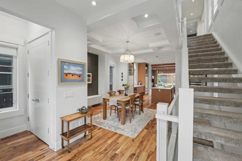 2027 42 Avenue Sw, Calgary, AB - Indoor