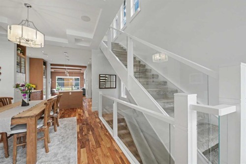 2027 42 Avenue Sw, Calgary, AB - Indoor