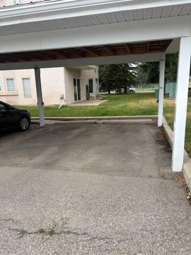 101-7 Lineham Avenue, Okotoks, AB - Outdoor