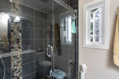 24 Sun Harbour Place Se, Calgary, AB - Indoor Photo Showing Bathroom