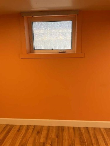 429 10 Street Ne, Calgary, AB - Indoor Photo Showing Other Room