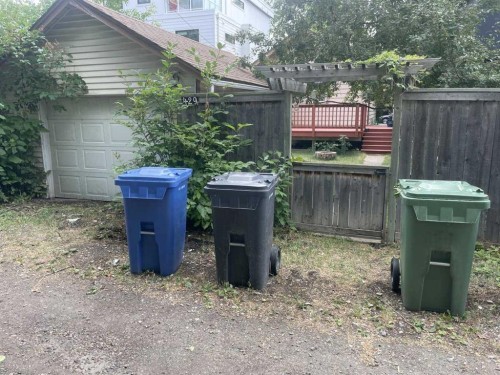 429 10 Street Ne, Calgary, AB - Outdoor
