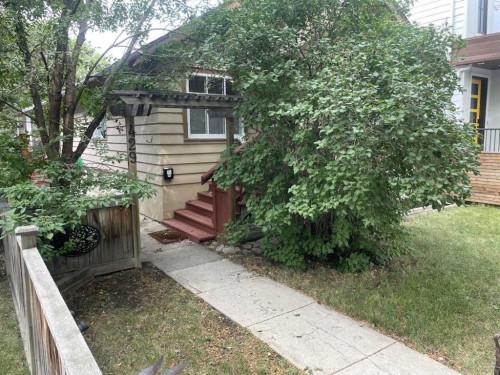 429 10 Street Ne, Calgary, AB - Outdoor