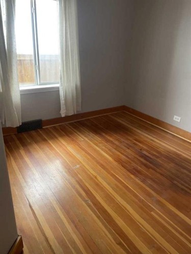 429 10 Street Ne, Calgary, AB - Indoor Photo Showing Other Room