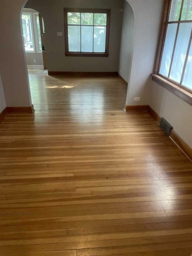 429 10 Street Ne, Calgary, AB - Indoor Photo Showing Other Room