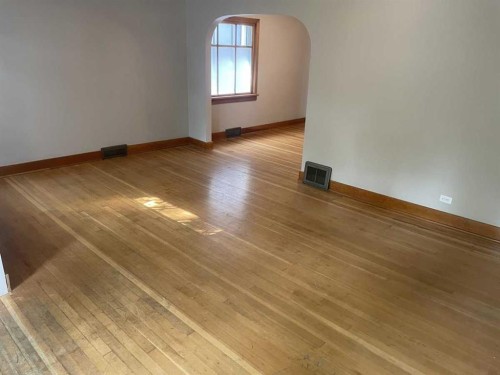 429 10 Street Ne, Calgary, AB - Indoor Photo Showing Other Room