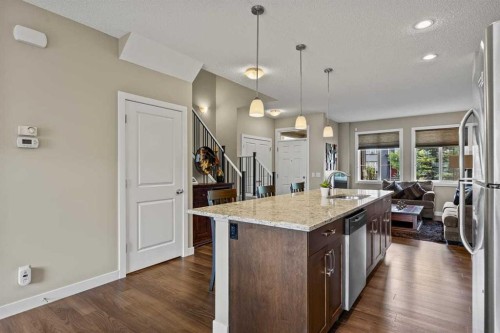 579 Evanston Drive Nw, Calgary, AB - Indoor Photo Showing Kitchen With Upgraded Kitchen