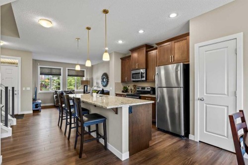 579 Evanston Drive Nw, Calgary, AB - Indoor Photo Showing Kitchen With Upgraded Kitchen