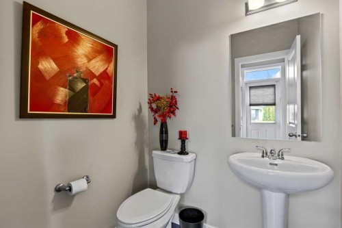 579 Evanston Drive Nw, Calgary, AB - Indoor Photo Showing Bathroom