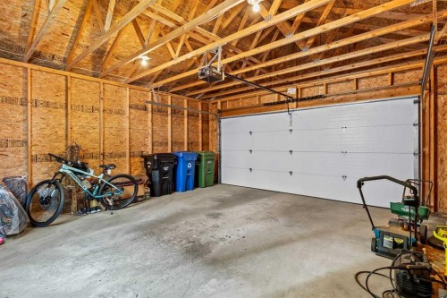 579 Evanston Drive Nw, Calgary, AB - Indoor Photo Showing Garage