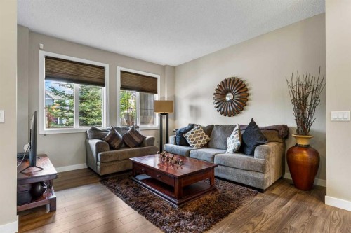 579 Evanston Drive Nw, Calgary, AB - Indoor Photo Showing Living Room