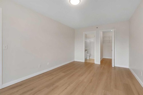 307-1307 Valleyview Park Se, Calgary, AB - Indoor Photo Showing Other Room