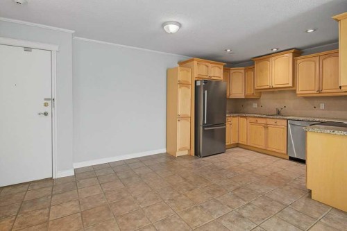 414-333 Garry Crescent Ne, Calgary, AB - Indoor Photo Showing Kitchen