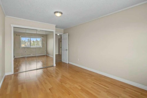 414-333 Garry Crescent Ne, Calgary, AB - Indoor Photo Showing Other Room
