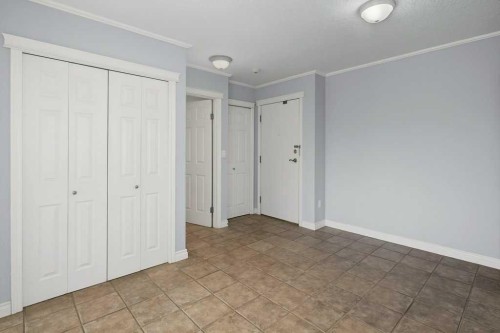 414-333 Garry Crescent Ne, Calgary, AB - Indoor Photo Showing Other Room
