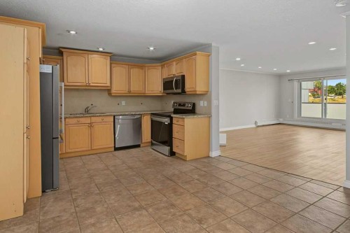 414-333 Garry Crescent Ne, Calgary, AB - Indoor Photo Showing Kitchen With Stainless Steel Kitchen