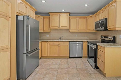 414-333 Garry Crescent Ne, Calgary, AB - Indoor Photo Showing Kitchen With Stainless Steel Kitchen