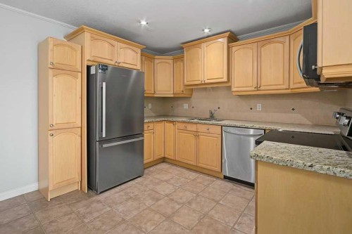 414-333 Garry Crescent Ne, Calgary, AB - Indoor Photo Showing Kitchen
