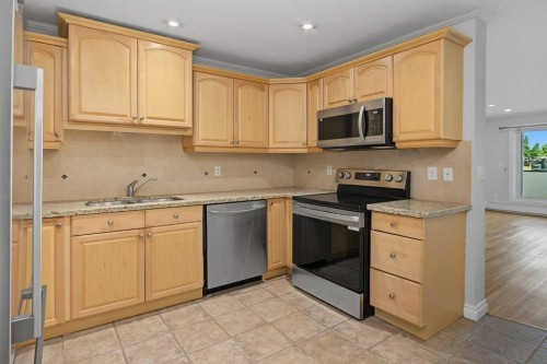 414-333 Garry Crescent Ne, Calgary, AB - Indoor Photo Showing Kitchen With Stainless Steel Kitchen With Double Sink