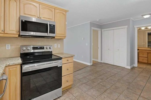 414-333 Garry Crescent Ne, Calgary, AB - Indoor Photo Showing Kitchen