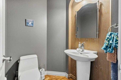 40 Sienna Park Crescent Sw, Calgary, AB - Indoor Photo Showing Bathroom