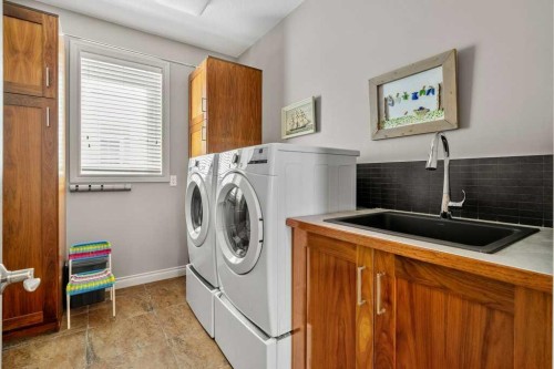 40 Sienna Park Crescent Sw, Calgary, AB - Indoor Photo Showing Laundry Room