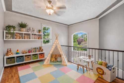 40 Sienna Park Crescent Sw, Calgary, AB - Indoor Photo Showing Other Room