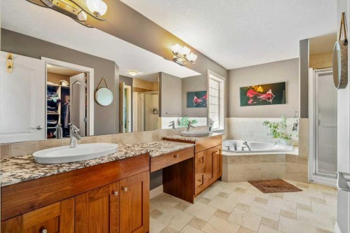 40 Sienna Park Crescent Sw, Calgary, AB - Indoor Photo Showing Bathroom