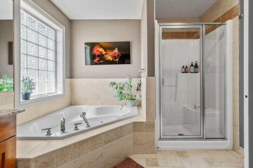 40 Sienna Park Crescent Sw, Calgary, AB - Indoor Photo Showing Bathroom