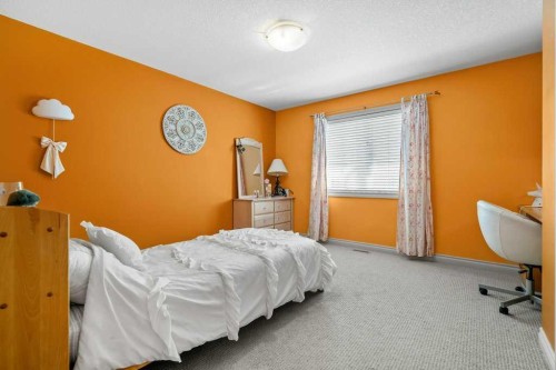 40 Sienna Park Crescent Sw, Calgary, AB - Indoor Photo Showing Bedroom
