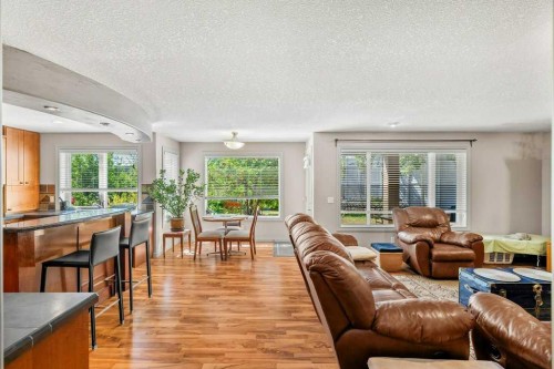40 Sienna Park Crescent Sw, Calgary, AB - Indoor Photo Showing Other Room