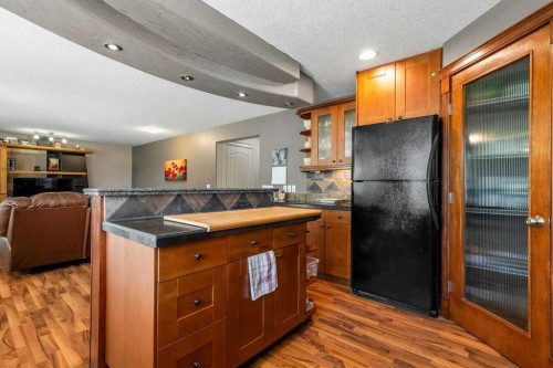 40 Sienna Park Crescent Sw, Calgary, AB - Indoor Photo Showing Kitchen