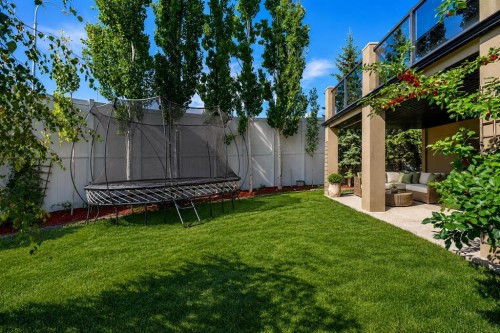 40 Sienna Park Crescent Sw, Calgary, AB - Outdoor