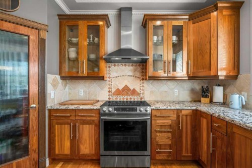 40 Sienna Park Crescent Sw, Calgary, AB - Indoor Photo Showing Kitchen