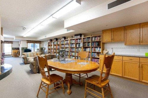 239-8535 Bonaventure Drive Se, Calgary, AB - Indoor