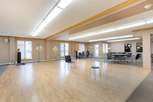 239-8535 Bonaventure Drive Se, Calgary, AB - Indoor
