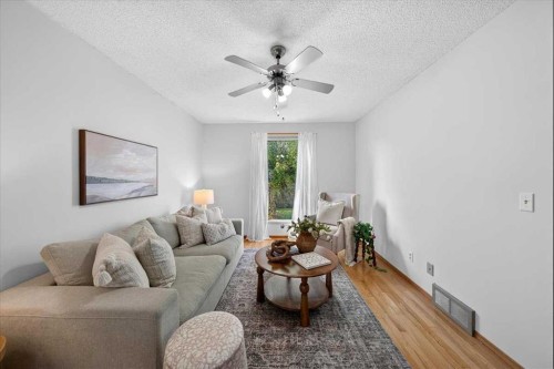 1837 Meadowbrook Drive Se, Airdrie, AB - Indoor Photo Showing Living Room