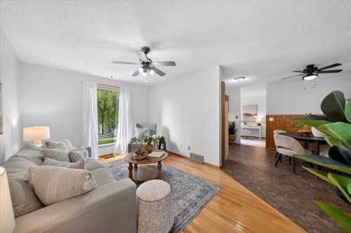 1837 Meadowbrook Drive Se, Airdrie, AB - Indoor Photo Showing Living Room