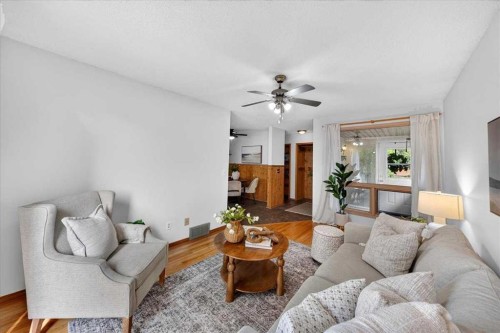 1837 Meadowbrook Drive Se, Airdrie, AB - Indoor Photo Showing Living Room