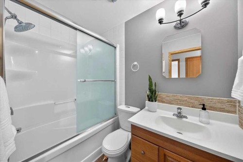 1837 Meadowbrook Drive Se, Airdrie, AB - Indoor Photo Showing Bathroom