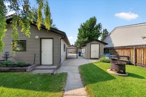 1837 Meadowbrook Drive Se, Airdrie, AB - Outdoor With Exterior