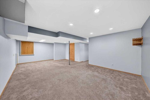 1837 Meadowbrook Drive Se, Airdrie, AB - Indoor