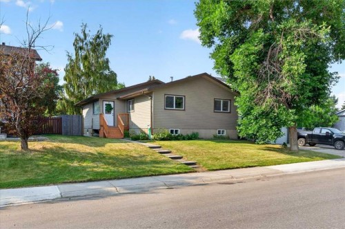 1837 Meadowbrook Drive Se, Airdrie, AB - Outdoor