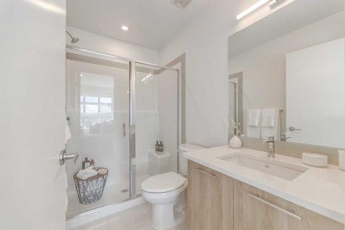 839 Belmont Drive Sw, Calgary, AB - Indoor Photo Showing Bathroom