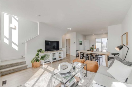 839 Belmont Drive Sw, Calgary, AB - Indoor Photo Showing Living Room