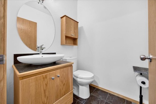 2745 Coopers Manor Sw, Airdrie, AB - Indoor Photo Showing Bathroom
