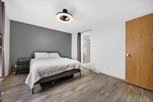 2745 Coopers Manor Sw, Airdrie, AB - Indoor Photo Showing Bedroom