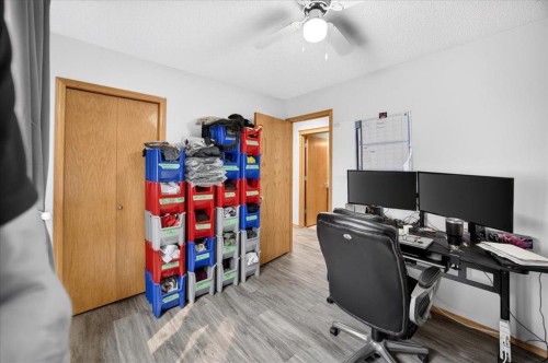 2745 Coopers Manor Sw, Airdrie, AB - Indoor Photo Showing Office