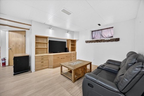 2745 Coopers Manor Sw, Airdrie, AB - Indoor